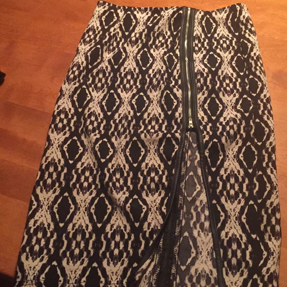 Mika and Gala zippered skirt